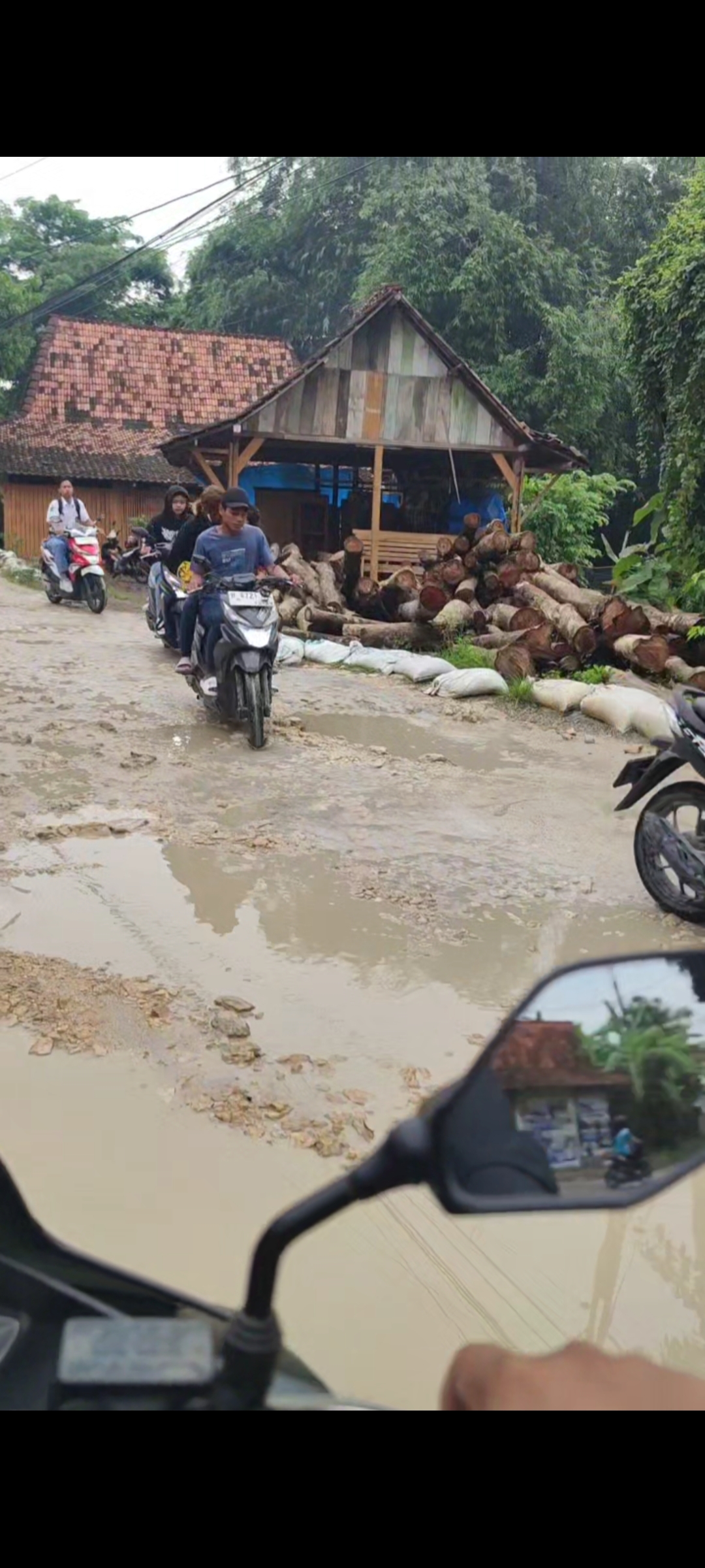 Lampiran aduan LB2025111100001